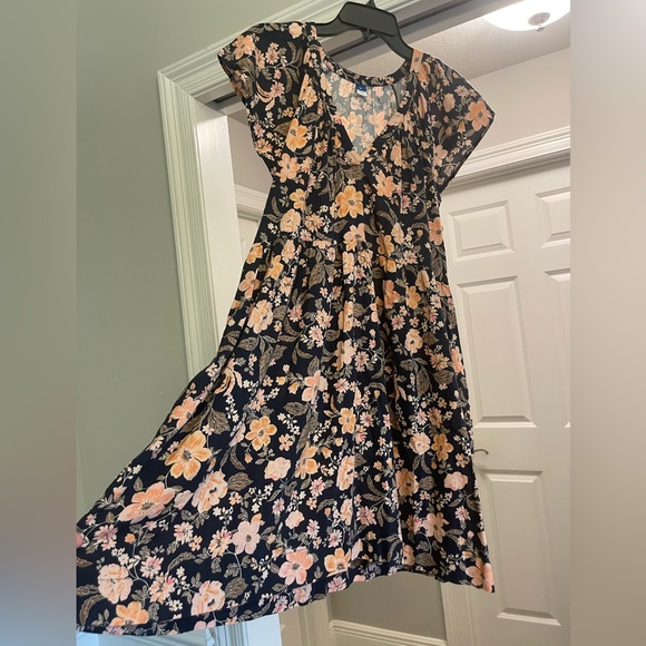 Old Navy Cap Sleeved Dress - Picture 3 of 8